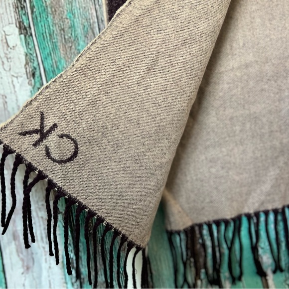 Calven Klein scarf! - Picture 4 of 4